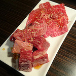 俺の焼肉 - 赤身コロコロ焼（限定3食）と神戸牛の上ロース