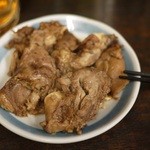西口やきとん - まずは名物 皿ナンコツ♪