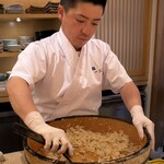 鮨 一二郎 - 強い意志と忍耐力。お弟子制度は日本の誇りだと思います。