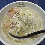 ラーメン海鳴 - 料理写真: