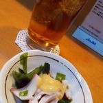 魚らん亭 - お通しでウーロンハイ