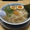 丸源ラーメン - 味玉肉そば。名物の「熟成醤油ラーメン 肉そば」に、半熟煮玉子をトッピングした一杯です。
