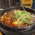元氣餃子 弄堂 - 名物石焼麻婆豆腐　９７９円