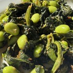 クッチーナ デル カンポ - ほうれん草と豆をあえる、味付けは少々の胡麻ドレッシングと胡椒、唐辛子