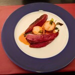 ベルエキップ - ◯鴨のロティ　みかんソース
      ソースには、敢えて鴨の出汁を入れられてないとの話
      みかんの果汁とガストラバック
      キャラメリゼのソースと水だけとの事
      
      ソースの味わいが綺麗なので、鴨の旨味が更に際立つ