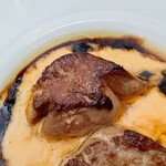 ベルエキップ - その後、スペイン産のフォアグラを後から食べてみると
      スペイン産のフォアグラの旨味は超濃厚❗️
      
      凄まじい、隙のないトロける様な旨味感で
      口の中が満たされる‼️
      こんなにも味わいが違うなんて凄いなあ❗️