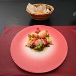 ベルエキップ - ◯究極のオマール
      胴体、尻尾はバターでポワレしただけ
      （今日も僕の好みからメスを選択されているとの説明）
      爪はブイヨンで茹でただけ
      そこにオマールのソースとオマールバターが掛けられていた