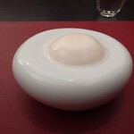 ベルエキップ - ◯明太子のブランマンジェ
      このお店のスペシャリテとなる
      
      トロンとした口溶けで
      クリーミーさと明太子の塩味、辛味感を感じ
      
      軽く旨味感が舌に残っていて心地良い美味しさだった♪