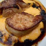 ベルエキップ - ハンガリー産のフォアグラは
      トロミや旨味が口の中に広がる上質な味わい♪