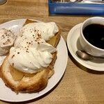 カフェ パンセ - アップルシナモントースト　胡桃のアイス添えと珈琲をチョイス