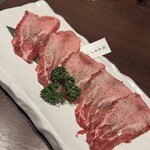 個室焼肉 囲 - 
