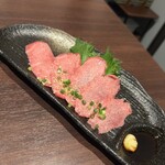 個室焼肉 囲 - 