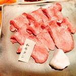 焼肉･すき焼き･しゃぶしゃぶ萬野屋別邸 - 和牛タン