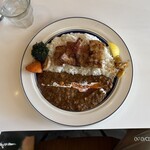 カレーの子 くろしお - ポークカレー／俯瞰