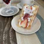 カフェ＆ワッフル Blauw - 