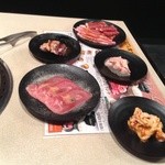 焼肉きんぐ 西宮港店 - 50gずつなので頼みやすい