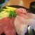 沼津港海鮮食堂サマサ水産 - その他写真:具材がハミ出るマグロづくし丼。味噌汁も付きます。