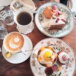 喫茶 tameiki - ダブルチョコといちごのショートケーキ、いちごのスコーンサンド8各890円、New year's peaceful plate 2,160円、薬膳茶600円、カフェラテ 630円△セット割引 50円×2