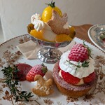 喫茶 tameiki - New year's peaceful plate 2,160円✨️みかんソースにマスカルポーネムースといちごタルト♪日の出やリボンレース、自由の象徴で鳥さんクッキー等 想いが詰まった限定プレート！