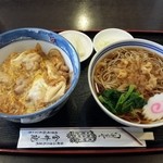 金井庵 - 親子丼セットの温かいそば。セットはそばかうどん、温かい冷たいが選べます。