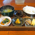 VINDUSTRY - お刺身盛定食 1500円