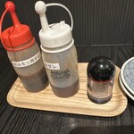 焼肉ホルモン酒場 まる助 - 【2026.1.19(月)】テーブルにある調味料