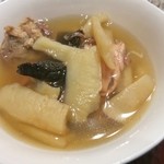 朝鮮人参とスッポンと羊のスープを盛った図