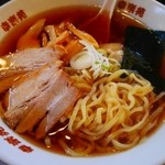 幸楽苑 - ご自慢の多加水熟成縮れ麺