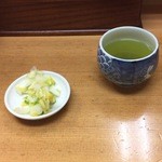 とんかつ山家 - お茶とお新香