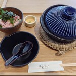 うどんと膳 あわさい - 特製月見鍋焼きうどん　ネギトロの小丼