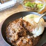 椿サロン 札幌本店 - フライパンチキンカレー