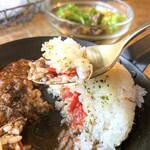 椿サロン - フライパンチキンカレー