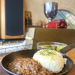 椿サロン 札幌本店 - フライパンチキンカレー