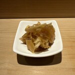 鮨 一二郎 - 大好きな一二郎さんのガリはアテにもなるの(๑♡∀♡๑)