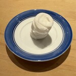 鮨 一二郎 - 定番のむくむく指先おしぼり。お鮨屋さんでは絶対欲しい派ヽ(●´ε｀●)ノ