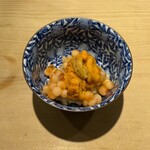 鮨 一二郎 - イクラと雲丹の小丼。私はやっぱり生のイクラが好きなんだよね～( ˊᵕˋ ;)