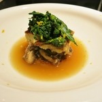 エクアトゥール - フォアグラ炭火焼と鴨レンコンの焼きつみれ、春菊と椎茸とオニオンコンフィ、
      黄柚子風味の昆布、コンソメ、鶏ガラ、背脂のブイヨン
      