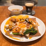 CREPERIE Le Beurre Noisette - 季節ガレット&ミニ果物クレープコース(2,500円)
トマトスープ
有頭海老と姫ホタテのガレット(+110円)