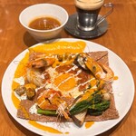 CREPERIE Le Beurre Noisette - 季節ガレット&ミニ果物クレープコース(2,500円)
トマトスープ
有頭海老と姫ホタテのガレット(+110円)