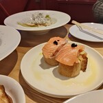 漁師のフレンチ あらき EKIZO神戸三宮店 - ランチにプラス200円でサーモンのカルパッチョ