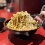 ラーメン二郎 - 豚1枚ラーメン（麺少なめ）、アブラ、つけ麺味、生卵
