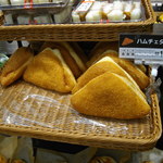 パン工場 - ハムチェダーチーズ170円