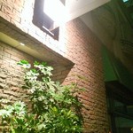 クラフトビアブリム - 店舗外観。通りから少し入ったところにあります。