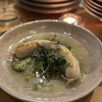 BUBU - ハモ、白身、ピスタチオのソーセージブロッコリーのソース