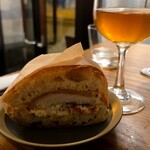 サンドイッチとワイン 憂鬱な木曜日 - 