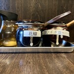 地獄の担担麺 護摩龍 - 卓上調味料　フライドガーリックがマジで噛むと香りがスゲーw