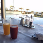オリエンタルヒルズ沖縄 - 朝食ジュース(トマト、マンゴー)