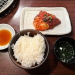 焼肉の三是 - ホルモン定食