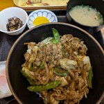 一二三味処 - 料理写真:焼肉カレー丼1,100円(税抜)