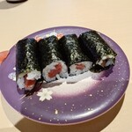 あみもとの里 かがしま - ◯鉄火巻き
鼻のそばに近づけてみると
パリッとしていて海苔の香りも良い感じではある

1皿目は脂乗りも良く美味しいけれど
脂にスッキリとしない旨味感を感じ

2皿目は鮮度は良い感じで普通な脂感なマグロ